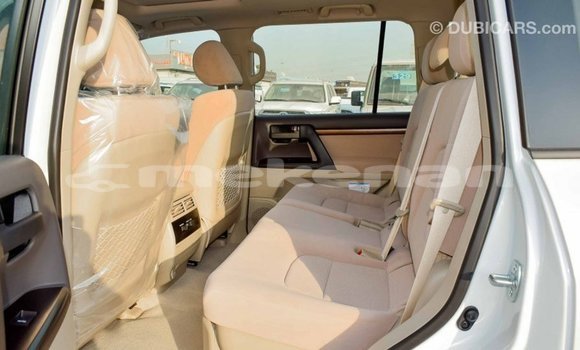 Buy Import Toyota Land Cruiser White Car in Import - Dubai in Aragatsotn Buy Import Toyota Land Cruiser White Car in Import - Dubai in Aragatsotn