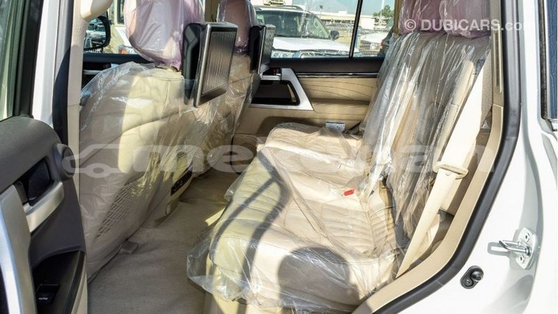 Big with watermark toyota land cruiser aragatsotn import dubai 2588