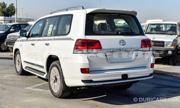Buy Import Toyota Land Cruiser White Car in Import - Dubai in Aragatsotn Buy Import Toyota Land Cruiser White Car in Import - Dubai in Aragatsotn