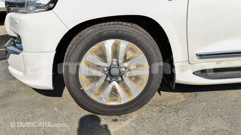 Big with watermark toyota land cruiser aragatsotn import dubai 2588