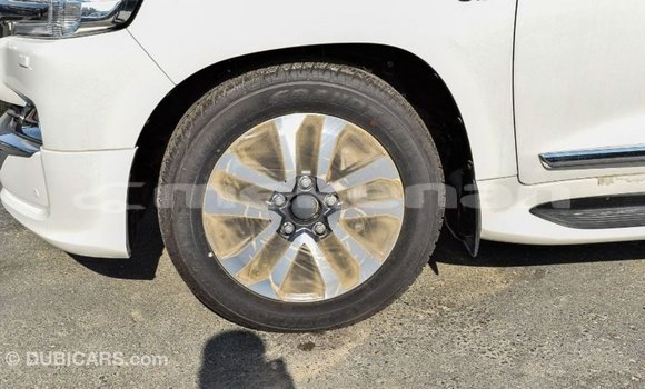 Buy Import Toyota Land Cruiser White Car in Import - Dubai in Aragatsotn Buy Import Toyota Land Cruiser White Car in Import - Dubai in Aragatsotn