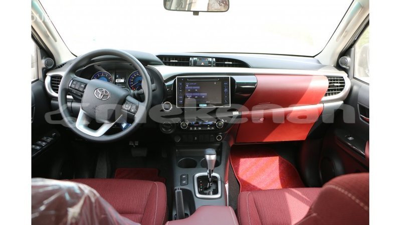 Big with watermark toyota hilux aragatsotn import dubai 2591