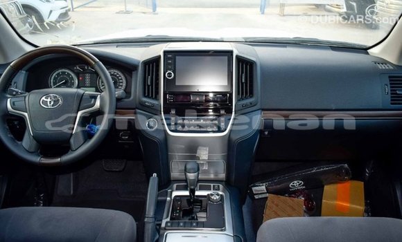 Buy Import Toyota Land Cruiser White Car in Import - Dubai in Aragatsotn Buy Import Toyota Land Cruiser White Car in Import - Dubai in Aragatsotn