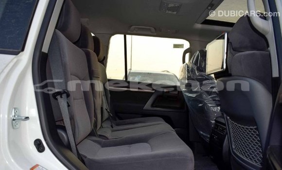 Buy Import Toyota Land Cruiser White Car in Import - Dubai in Aragatsotn Buy Import Toyota Land Cruiser White Car in Import - Dubai in Aragatsotn
