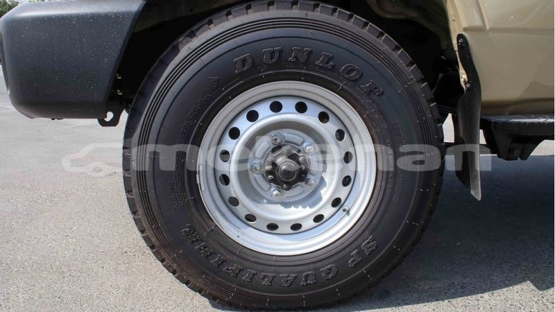 Big with watermark toyota land cruiser aragatsotn import dubai 2599