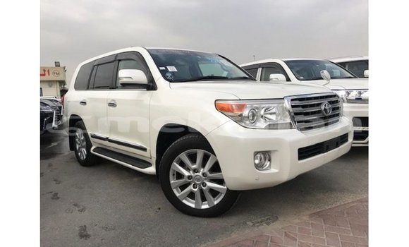 Buy Import Toyota Land Cruiser White Car in Import - Dubai in Aragatsotn Buy Import Toyota Land Cruiser White Car in Import - Dubai in Aragatsotn