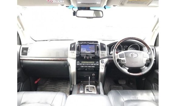 Buy Import Toyota Land Cruiser White Car in Import - Dubai in Aragatsotn Buy Import Toyota Land Cruiser White Car in Import - Dubai in Aragatsotn
