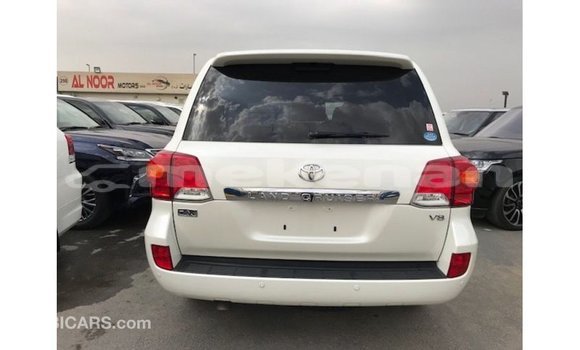 Buy Import Toyota Land Cruiser White Car in Import - Dubai in Aragatsotn Buy Import Toyota Land Cruiser White Car in Import - Dubai in Aragatsotn