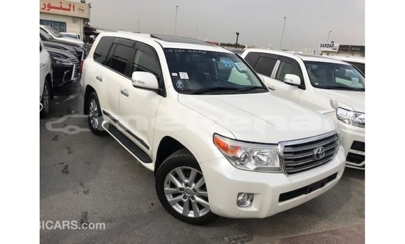 Buy Import Toyota Land Cruiser White Car in Import - Dubai in Aragatsotn Buy Import Toyota Land Cruiser White Car in Import - Dubai in Aragatsotn