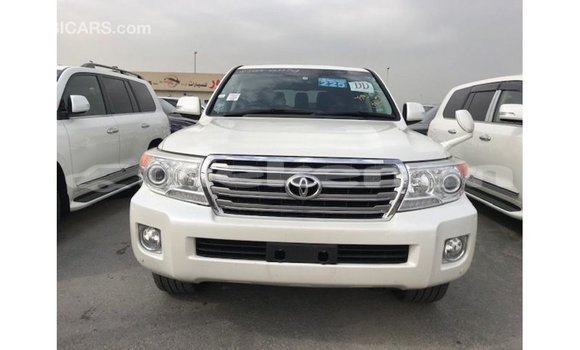 Buy Import Toyota Land Cruiser White Car in Import - Dubai in Aragatsotn Buy Import Toyota Land Cruiser White Car in Import - Dubai in Aragatsotn