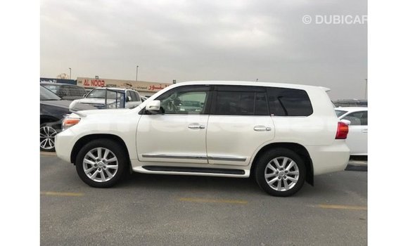 Buy Import Toyota Land Cruiser White Car in Import - Dubai in Aragatsotn Buy Import Toyota Land Cruiser White Car in Import - Dubai in Aragatsotn