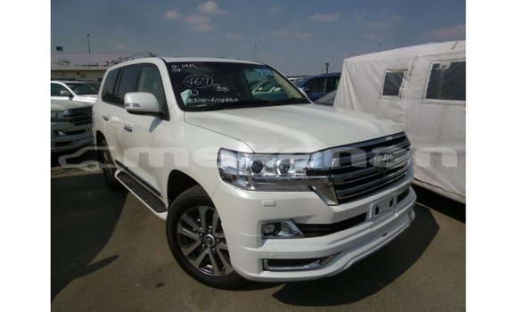 Buy Import Toyota Land Cruiser White Car in Import - Dubai in Aragatsotn Buy Import Toyota Land Cruiser White Car in Import - Dubai in Aragatsotn