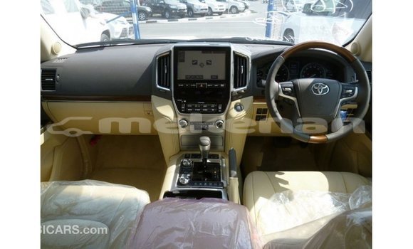 Buy Import Toyota Land Cruiser White Car in Import - Dubai in Aragatsotn Buy Import Toyota Land Cruiser White Car in Import - Dubai in Aragatsotn