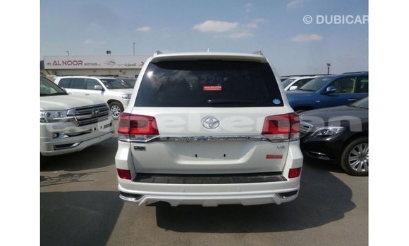 Buy Import Toyota Land Cruiser White Car in Import - Dubai in Aragatsotn Buy Import Toyota Land Cruiser White Car in Import - Dubai in Aragatsotn