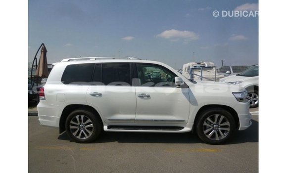 Buy Import Toyota Land Cruiser White Car in Import - Dubai in Aragatsotn Buy Import Toyota Land Cruiser White Car in Import - Dubai in Aragatsotn