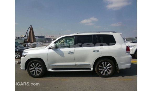 Buy Import Toyota Land Cruiser White Car in Import - Dubai in Aragatsotn Buy Import Toyota Land Cruiser White Car in Import - Dubai in Aragatsotn