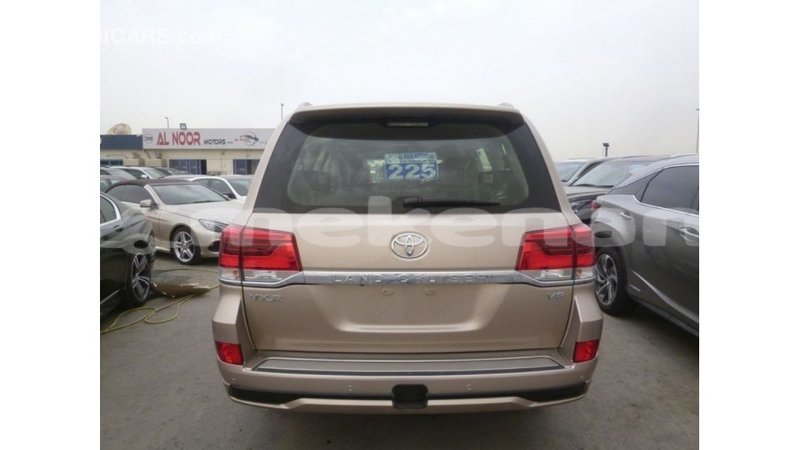 Big with watermark toyota land cruiser aragatsotn import dubai 2609