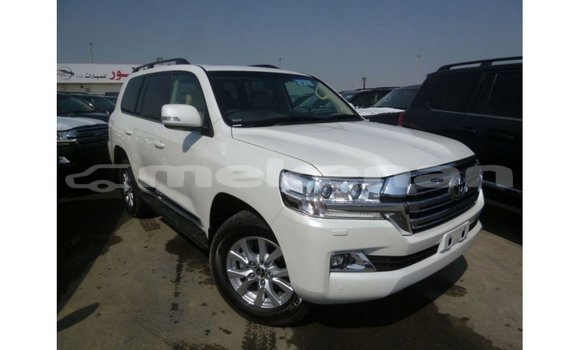 Buy Import Toyota Land Cruiser White Car in Import - Dubai in Aragatsotn Buy Import Toyota Land Cruiser White Car in Import - Dubai in Aragatsotn