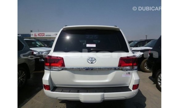 Buy Import Toyota Land Cruiser White Car in Import - Dubai in Aragatsotn Buy Import Toyota Land Cruiser White Car in Import - Dubai in Aragatsotn