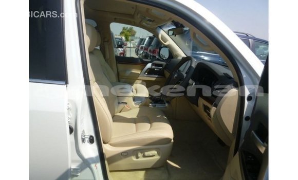 Buy Import Toyota Land Cruiser White Car in Import - Dubai in Aragatsotn Buy Import Toyota Land Cruiser White Car in Import - Dubai in Aragatsotn