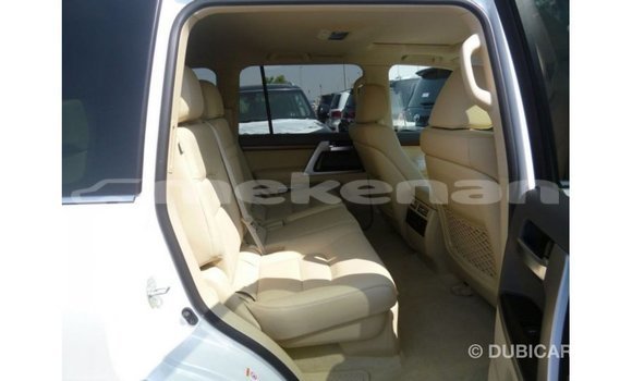Buy Import Toyota Land Cruiser White Car in Import - Dubai in Aragatsotn Buy Import Toyota Land Cruiser White Car in Import - Dubai in Aragatsotn