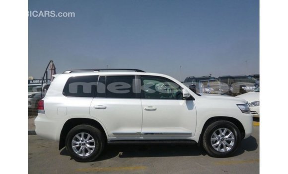 Buy Import Toyota Land Cruiser White Car in Import - Dubai in Aragatsotn Buy Import Toyota Land Cruiser White Car in Import - Dubai in Aragatsotn