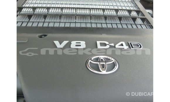 Buy Import Toyota Land Cruiser White Car in Import - Dubai in Aragatsotn Buy Import Toyota Land Cruiser White Car in Import - Dubai in Aragatsotn