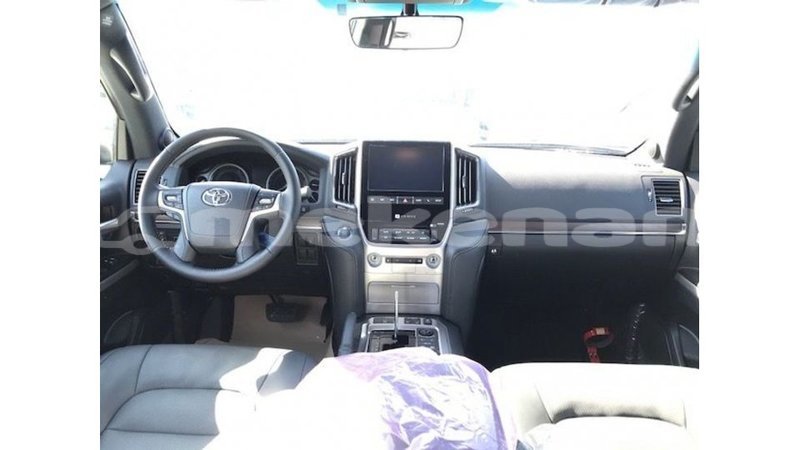 Big with watermark toyota land cruiser aragatsotn import dubai 2619