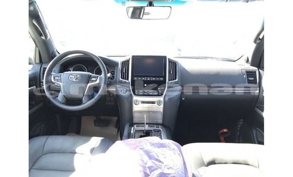 Buy Import Toyota Land Cruiser White Car in Import - Dubai in Aragatsotn Buy Import Toyota Land Cruiser White Car in Import - Dubai in Aragatsotn