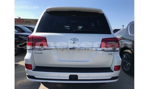 Buy Import Toyota Land Cruiser White Car in Import - Dubai in Aragatsotn Buy Import Toyota Land Cruiser White Car in Import - Dubai in Aragatsotn