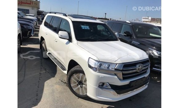 Buy Import Toyota Land Cruiser White Car in Import - Dubai in Aragatsotn Buy Import Toyota Land Cruiser White Car in Import - Dubai in Aragatsotn