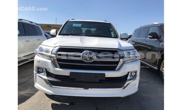 Buy Import Toyota Land Cruiser White Car in Import - Dubai in Aragatsotn Buy Import Toyota Land Cruiser White Car in Import - Dubai in Aragatsotn