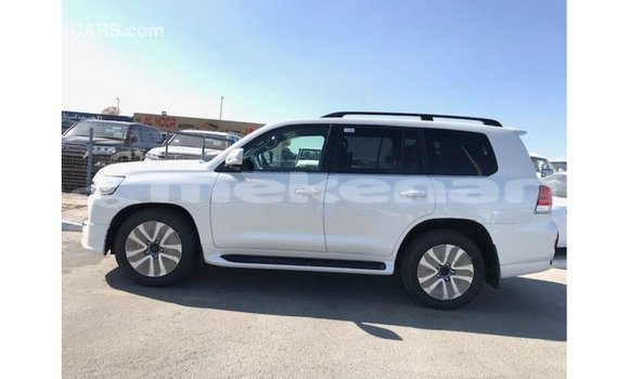 Buy Import Toyota Land Cruiser White Car in Import - Dubai in Aragatsotn Buy Import Toyota Land Cruiser White Car in Import - Dubai in Aragatsotn