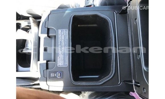 Buy Import Toyota Land Cruiser White Car in Import - Dubai in Aragatsotn Buy Import Toyota Land Cruiser White Car in Import - Dubai in Aragatsotn