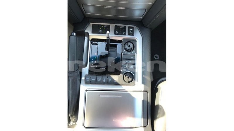 Big with watermark toyota land cruiser aragatsotn import dubai 2619