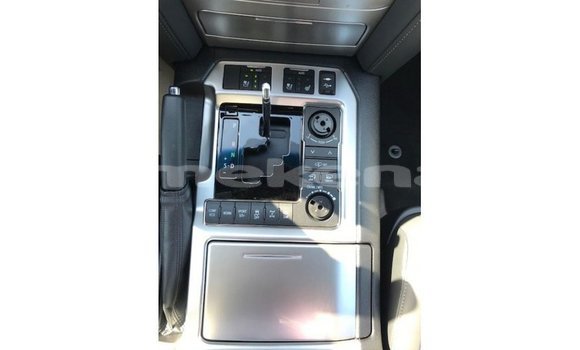 Buy Import Toyota Land Cruiser White Car in Import - Dubai in Aragatsotn Buy Import Toyota Land Cruiser White Car in Import - Dubai in Aragatsotn