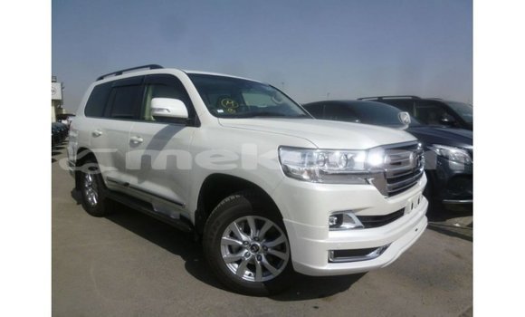Buy Import Toyota Land Cruiser White Car in Import - Dubai in Aragatsotn Buy Import Toyota Land Cruiser White Car in Import - Dubai in Aragatsotn