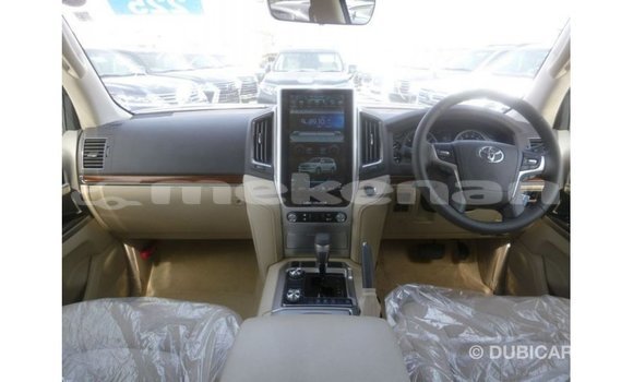 Buy Import Toyota Land Cruiser White Car in Import - Dubai in Aragatsotn Buy Import Toyota Land Cruiser White Car in Import - Dubai in Aragatsotn