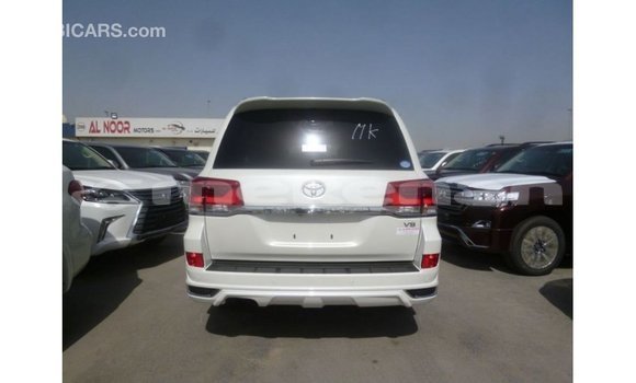 Buy Import Toyota Land Cruiser White Car in Import - Dubai in Aragatsotn Buy Import Toyota Land Cruiser White Car in Import - Dubai in Aragatsotn