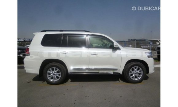 Buy Import Toyota Land Cruiser White Car in Import - Dubai in Aragatsotn Buy Import Toyota Land Cruiser White Car in Import - Dubai in Aragatsotn