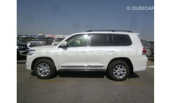 Buy Import Toyota Land Cruiser White Car in Import - Dubai in Aragatsotn Buy Import Toyota Land Cruiser White Car in Import - Dubai in Aragatsotn