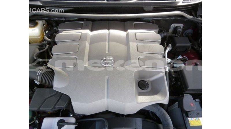Big with watermark toyota land cruiser aragatsotn import dubai 2622