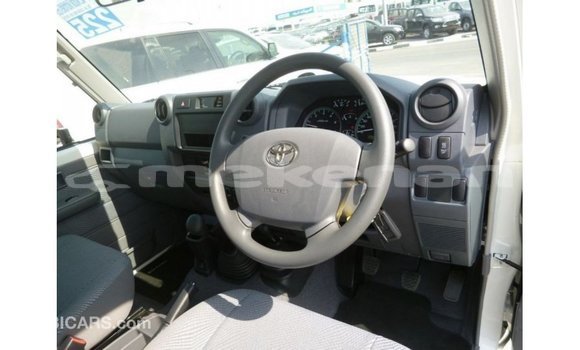 Buy Import Toyota Land Cruiser White Car in Import - Dubai in Aragatsotn Buy Import Toyota Land Cruiser White Car in Import - Dubai in Aragatsotn