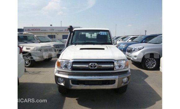 Buy Import Toyota Land Cruiser White Car in Import - Dubai in Aragatsotn Buy Import Toyota Land Cruiser White Car in Import - Dubai in Aragatsotn