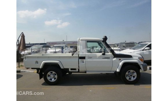 Buy Import Toyota Land Cruiser White Car in Import - Dubai in Aragatsotn Buy Import Toyota Land Cruiser White Car in Import - Dubai in Aragatsotn
