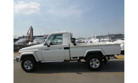 Buy Import Toyota Land Cruiser White Car in Import - Dubai in Aragatsotn Buy Import Toyota Land Cruiser White Car in Import - Dubai in Aragatsotn