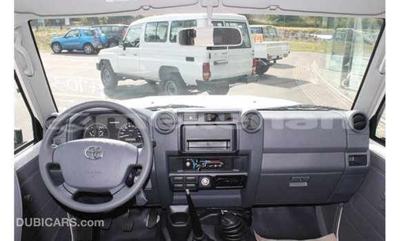 Buy Import Toyota Land Cruiser White Car in Import - Dubai in Aragatsotn Buy Import Toyota Land Cruiser White Car in Import - Dubai in Aragatsotn