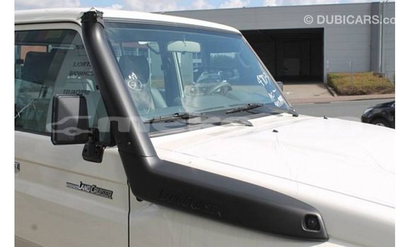 Buy Import Toyota Land Cruiser White Car in Import - Dubai in Aragatsotn Buy Import Toyota Land Cruiser White Car in Import - Dubai in Aragatsotn