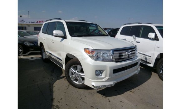 Buy Import Toyota Land Cruiser White Car in Import - Dubai in Aragatsotn Buy Import Toyota Land Cruiser White Car in Import - Dubai in Aragatsotn