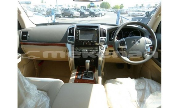 Buy Import Toyota Land Cruiser White Car in Import - Dubai in Aragatsotn Buy Import Toyota Land Cruiser White Car in Import - Dubai in Aragatsotn